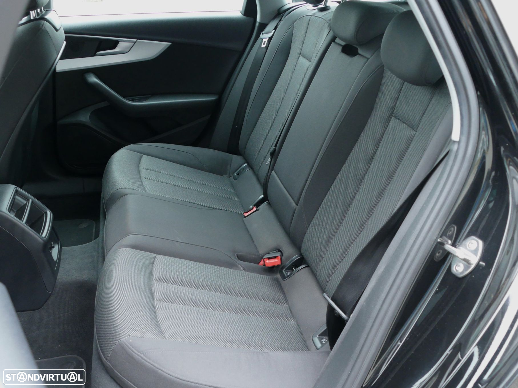 Audi A4 Avant 2.0 TDI Advance - 27