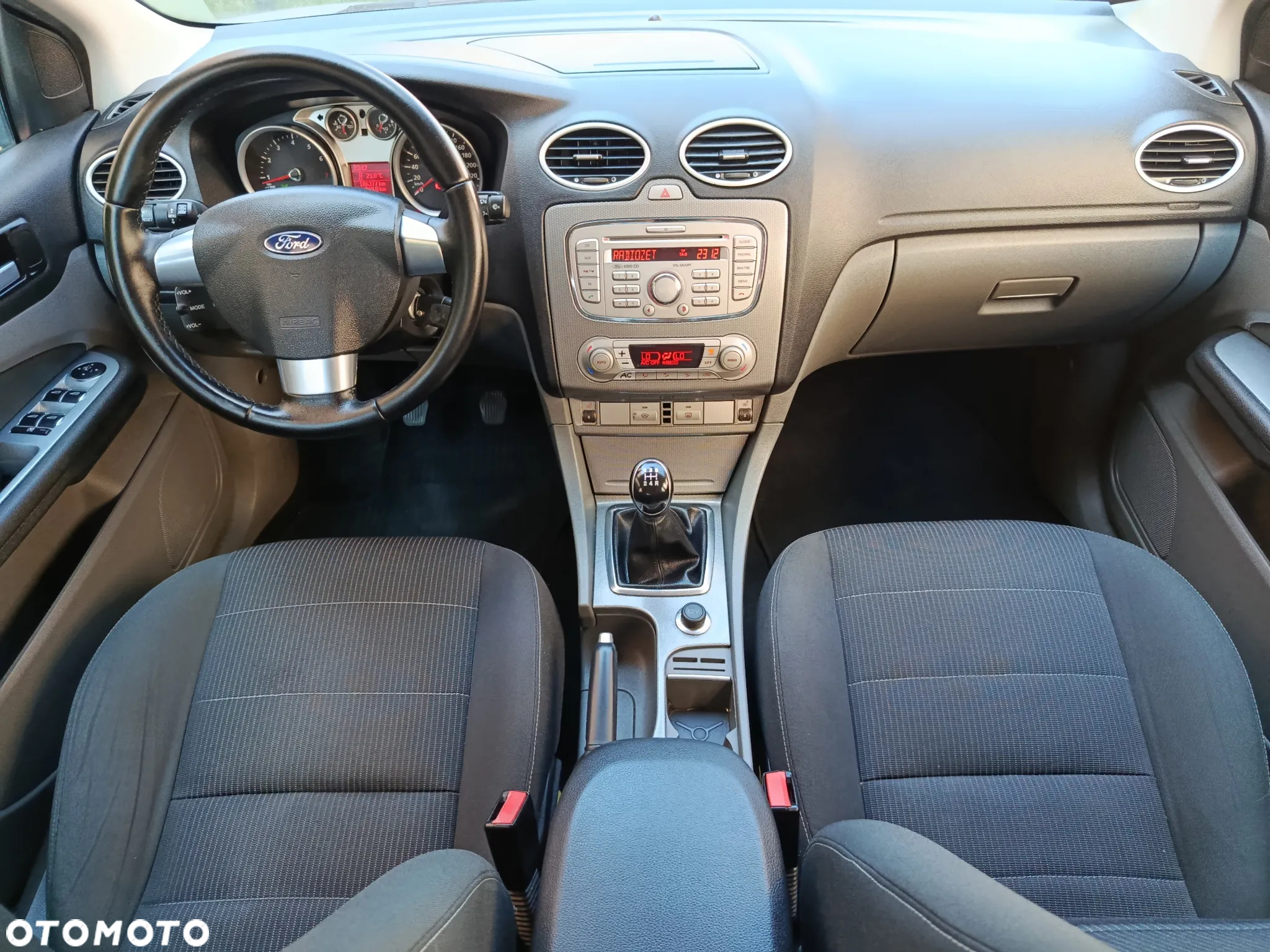 Ford Focus 1.6 16V Ghia - 6