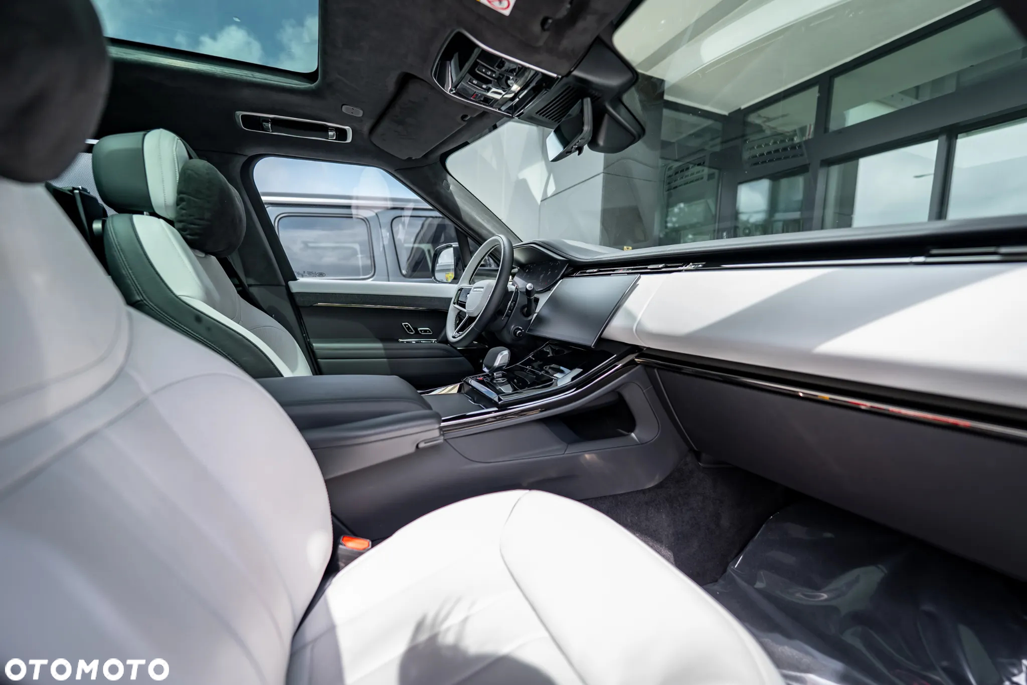 Land Rover Range Rover Sport D350 Autobiography - 38