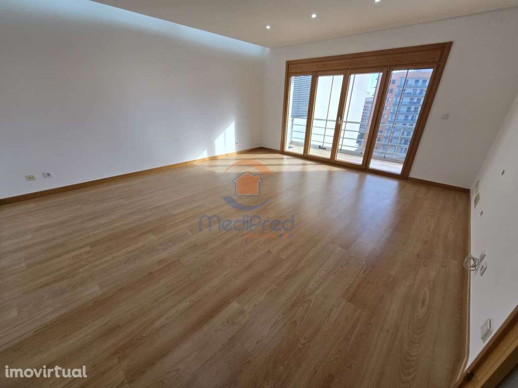 Apartamento T3 c/ 4 Parqueamentos e Arrecadação | Colinas do Cruzei... - Grande imagem: 3/29