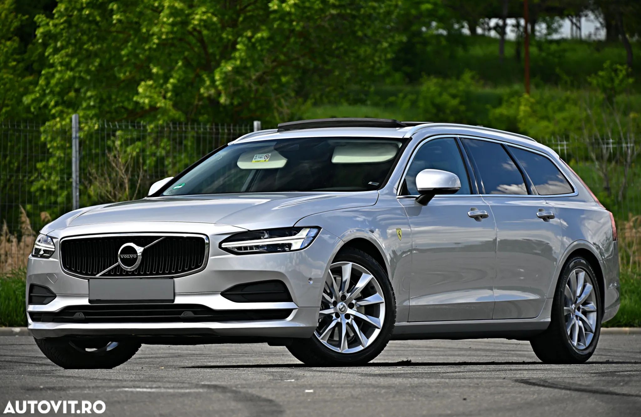 Volvo V90 D5 AWD Geartronic Momentum - 1
