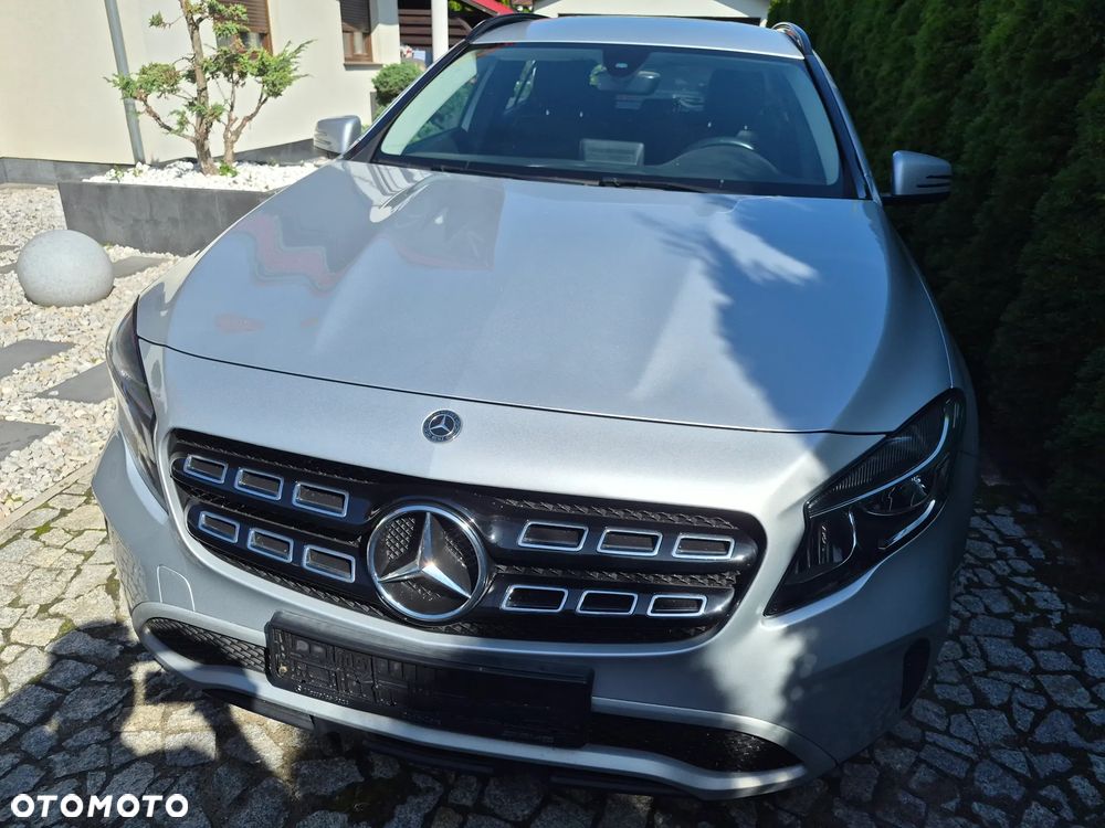 Mercedes-Benz GLA 180 Activity Edition - 2