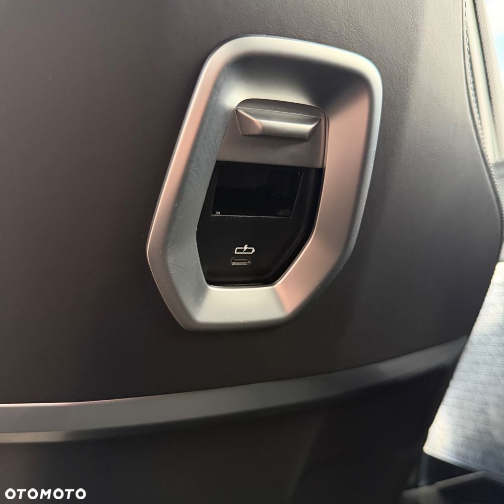 BMW Seria 7 M760e PHEV xDrive sport - 37