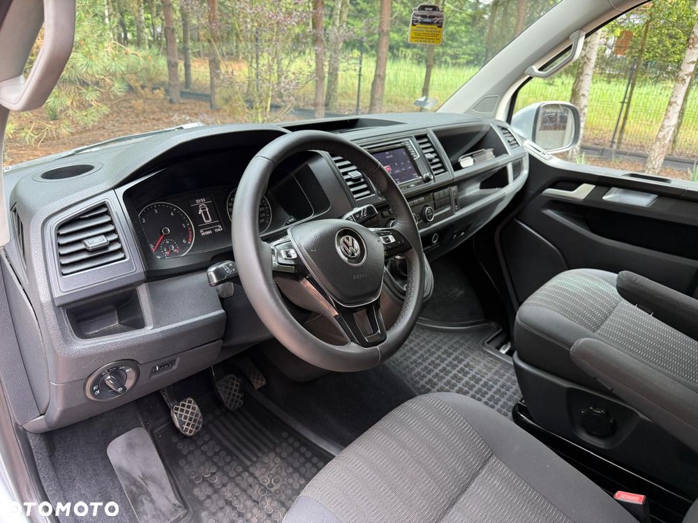 Volkswagen Caravelle - 9