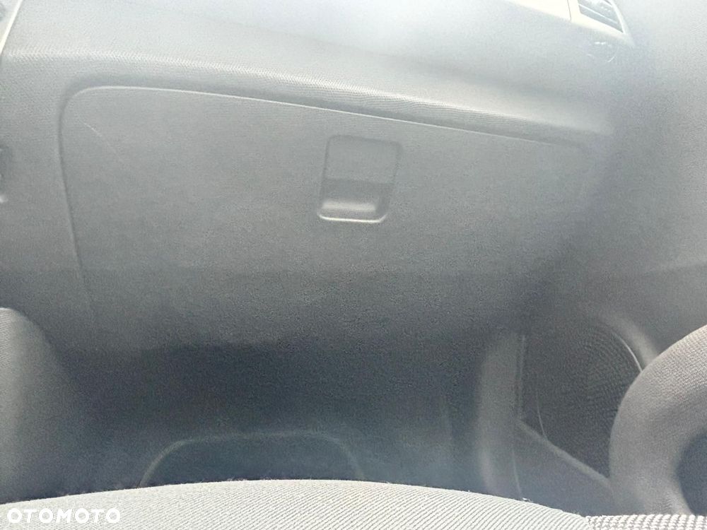 Schowek pasażera Nissan Micra K12 - 1