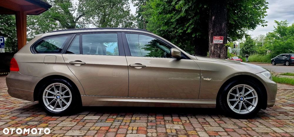BMW Seria 3 320d DPF Edition Sport - 3