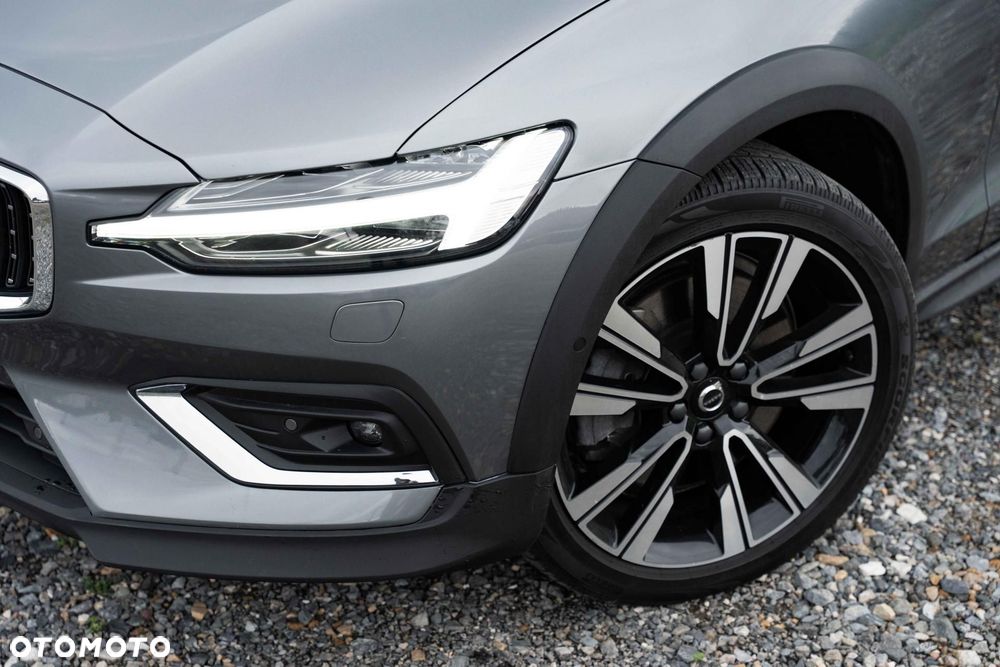 Volvo V60 Cross Country - 38