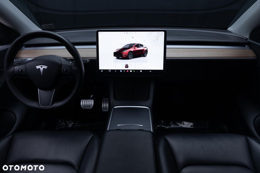 Tesla Model Y Long Range AWD - 14