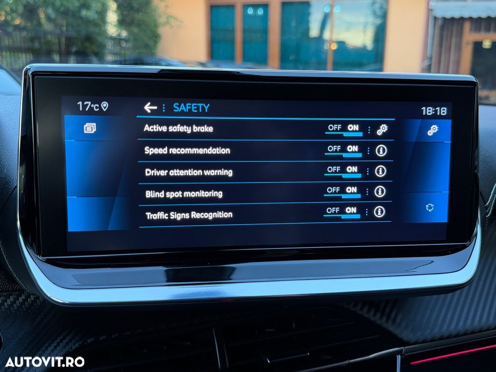 Peugeot 2008 1.2 L PureTech STT EAT8 GT Line - 16