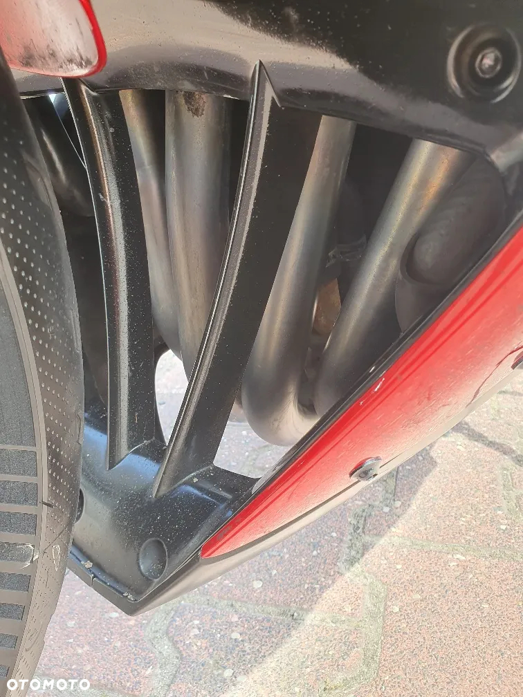 Yamaha R1 - 11