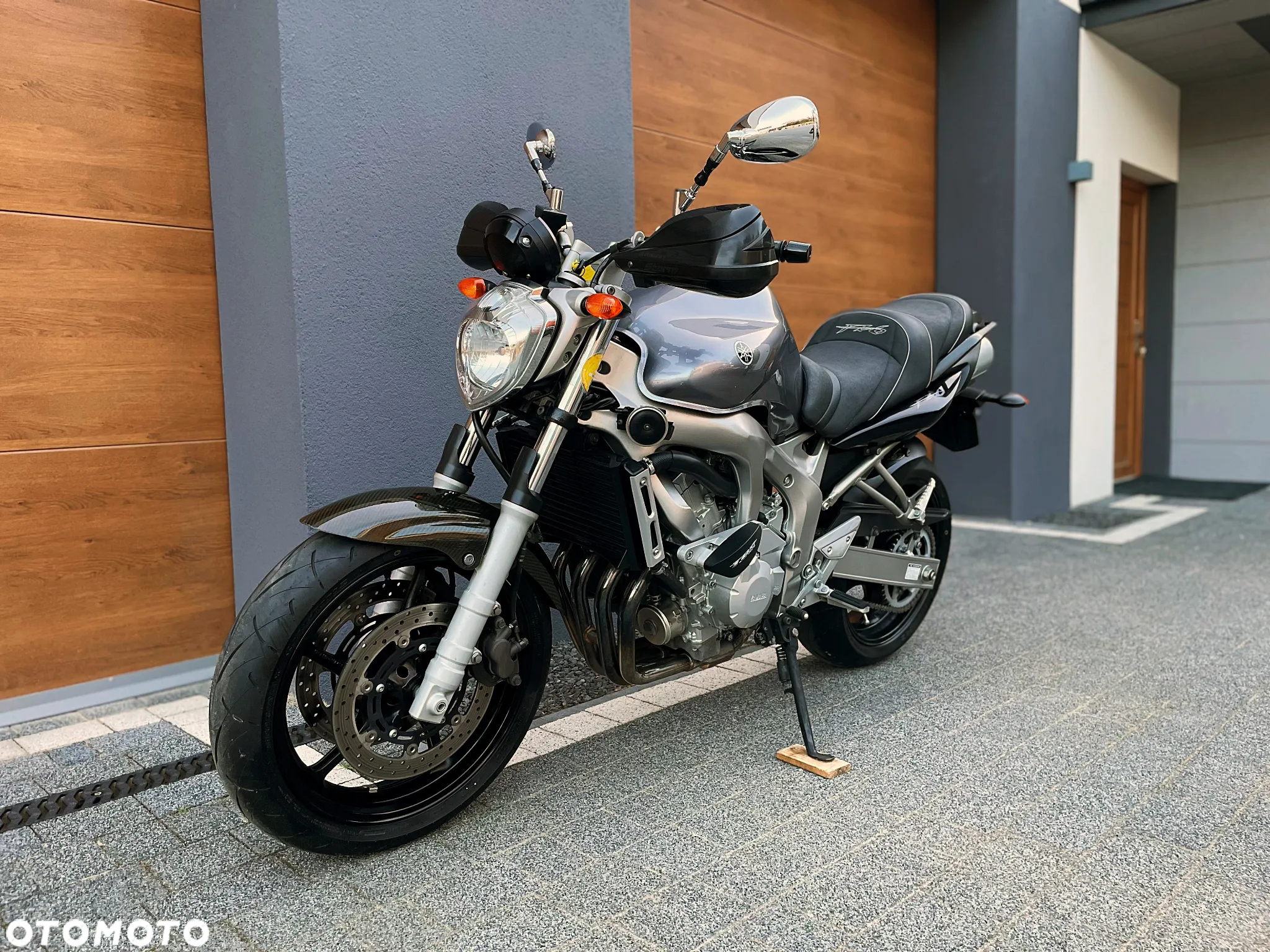 Yamaha FZ - 4