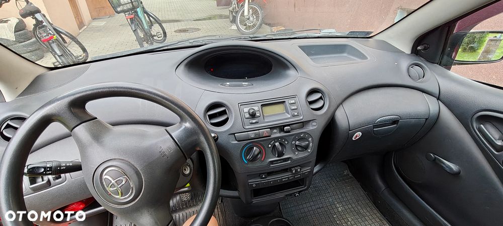 Toyota Yaris 1.0 Base - 12