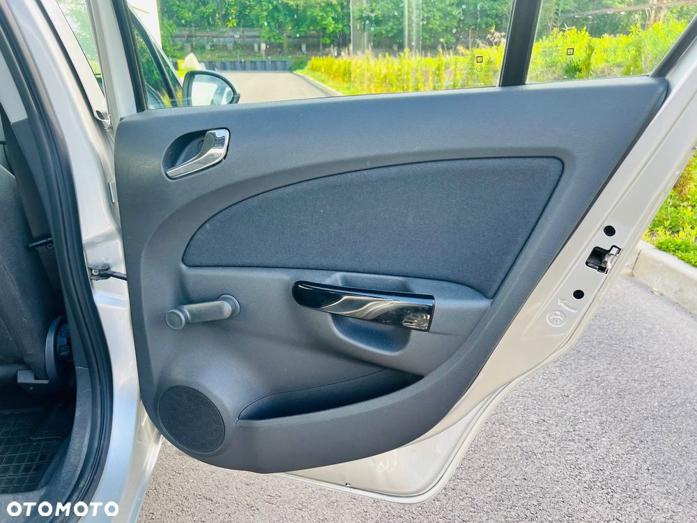 Opel Corsa 1.2 16V Essentia - 26
