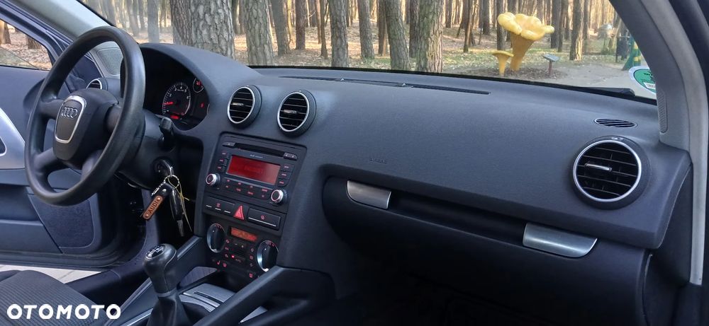 Audi A3 3-drzwiowe 1.6 Attraction - 11
