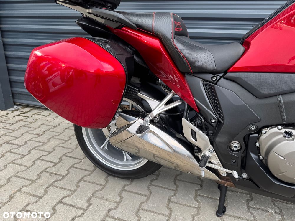 Honda VFR - 16