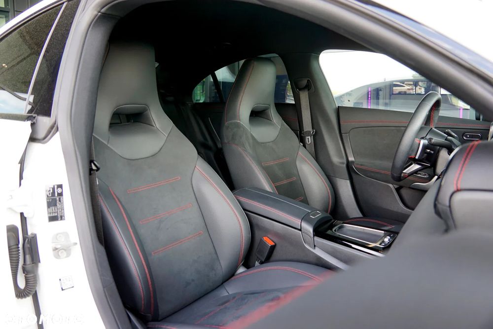 Mercedes-Benz CLA 180 mHEV AMG Line 7G-DCT - 24