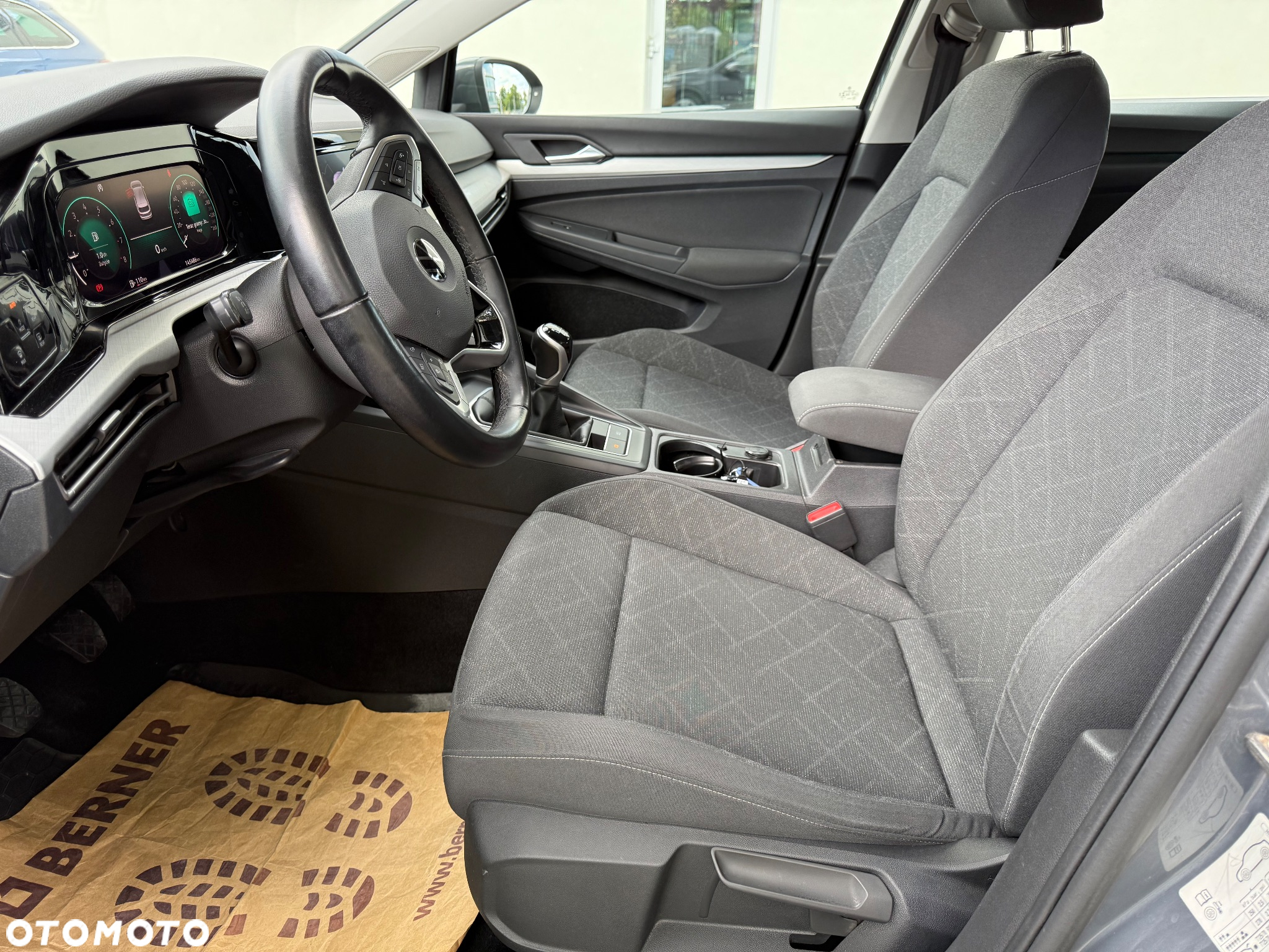 Volkswagen Golf VIII 1.5 TSI EVO Life - 24