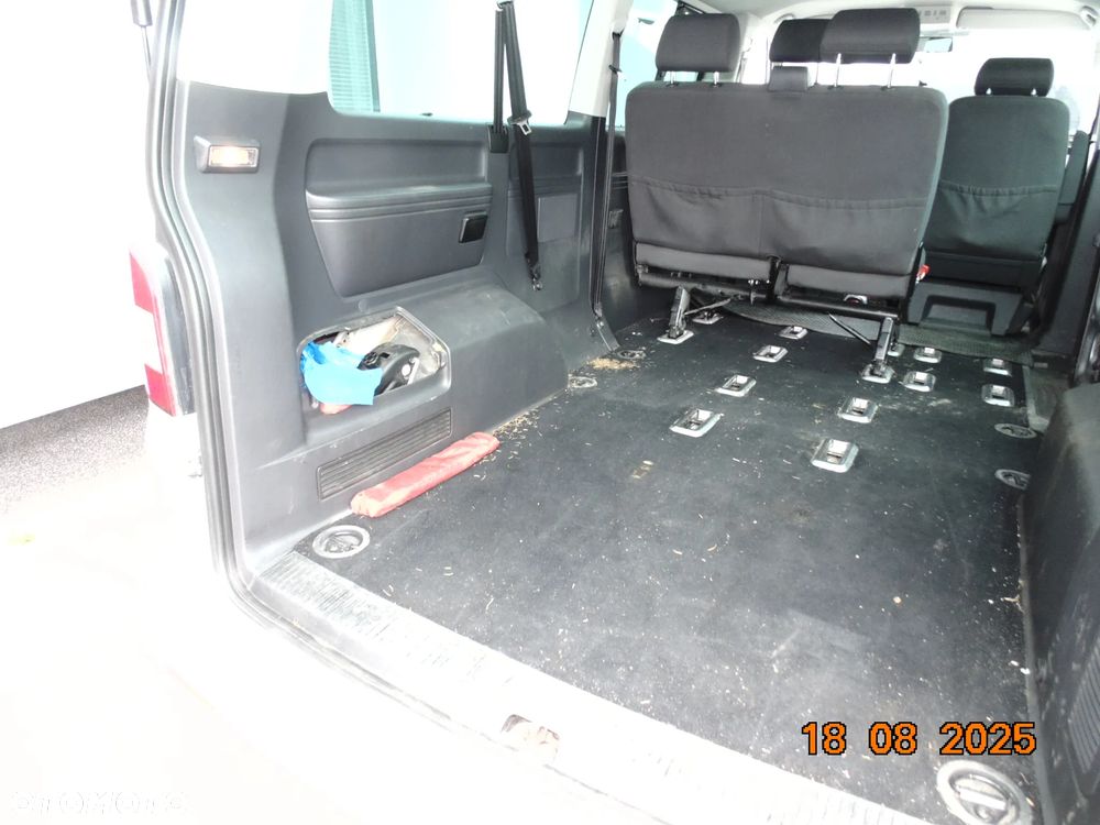 Volkswagen Caravelle - 7