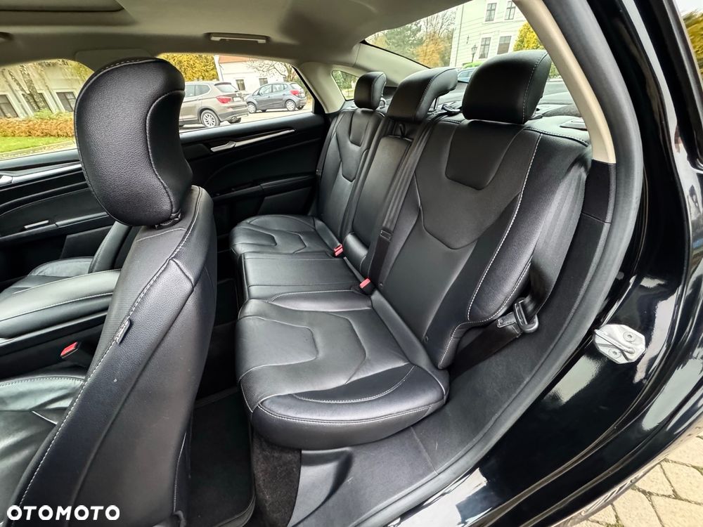 Ford Fusion 2.0 EcoBoost Titanium - 24