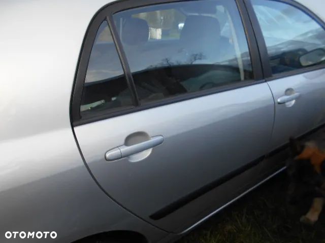 COYOTA COROLLA E12 HB DRZWI TYŁ PRAWE - 1