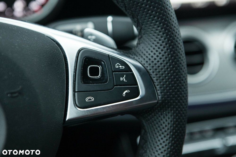 Mercedes-Benz Klasa E 220 d 9G-TRONIC - 23