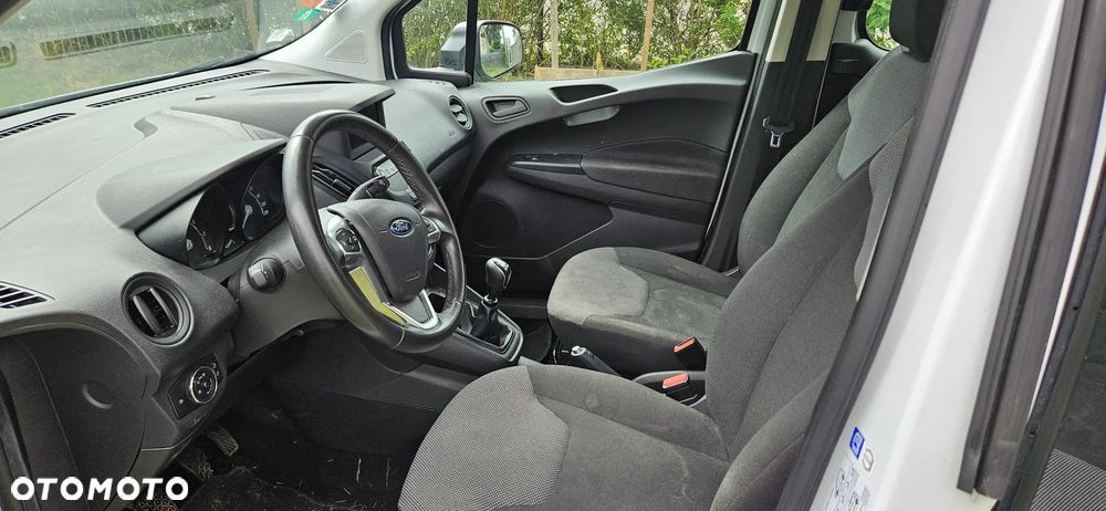 Ford Courier - 12