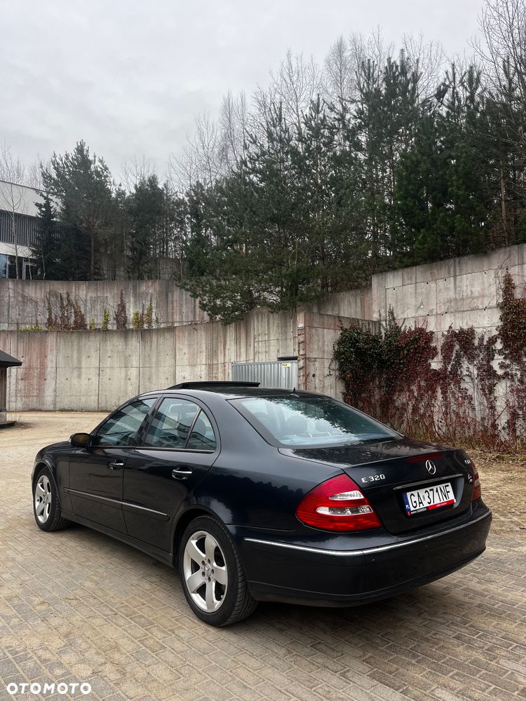 Mercedes-Benz Klasa E 320 CDI T Avantgarde - 3