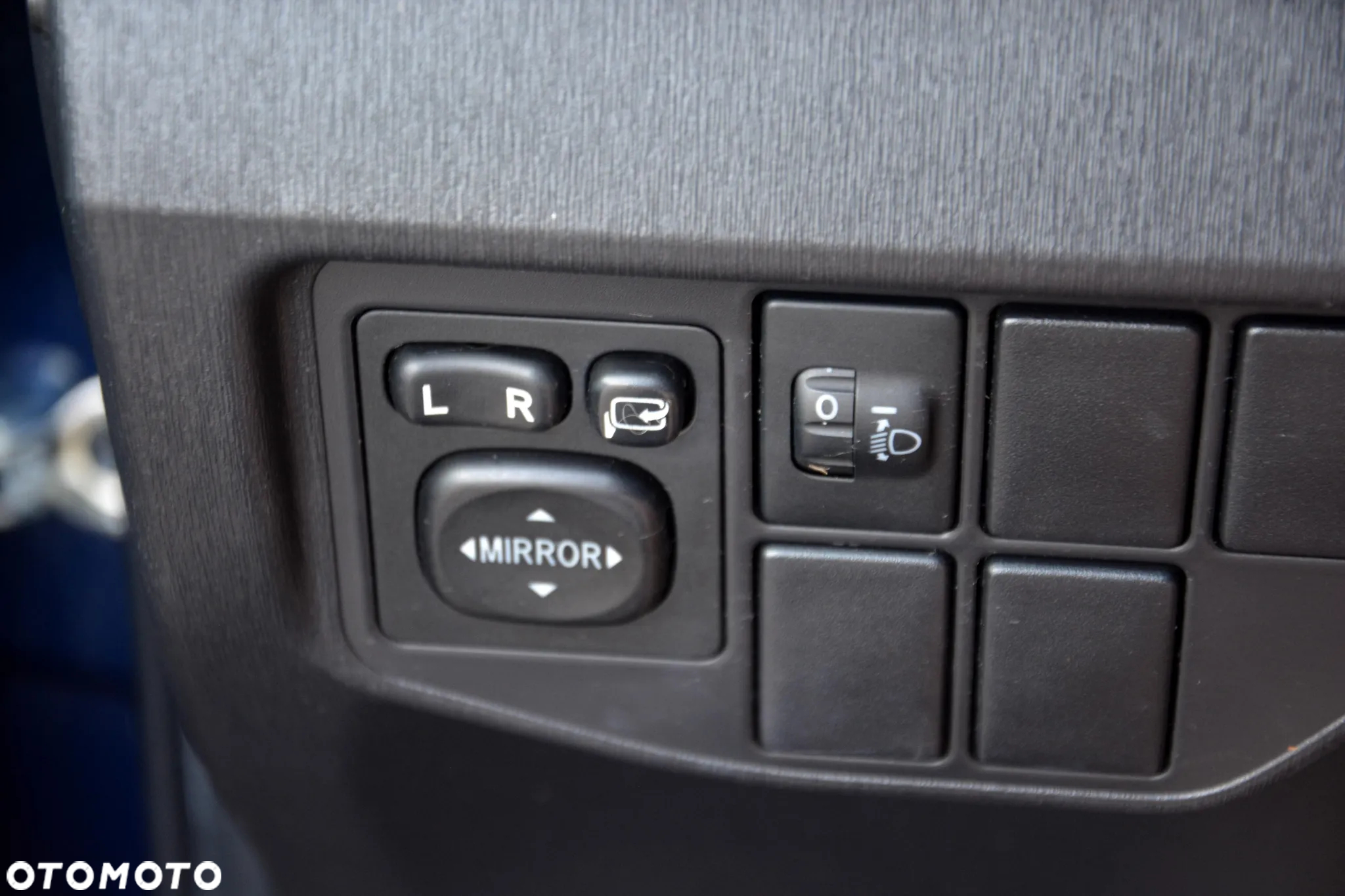 Toyota Prius (Hybrid) Executive - 24