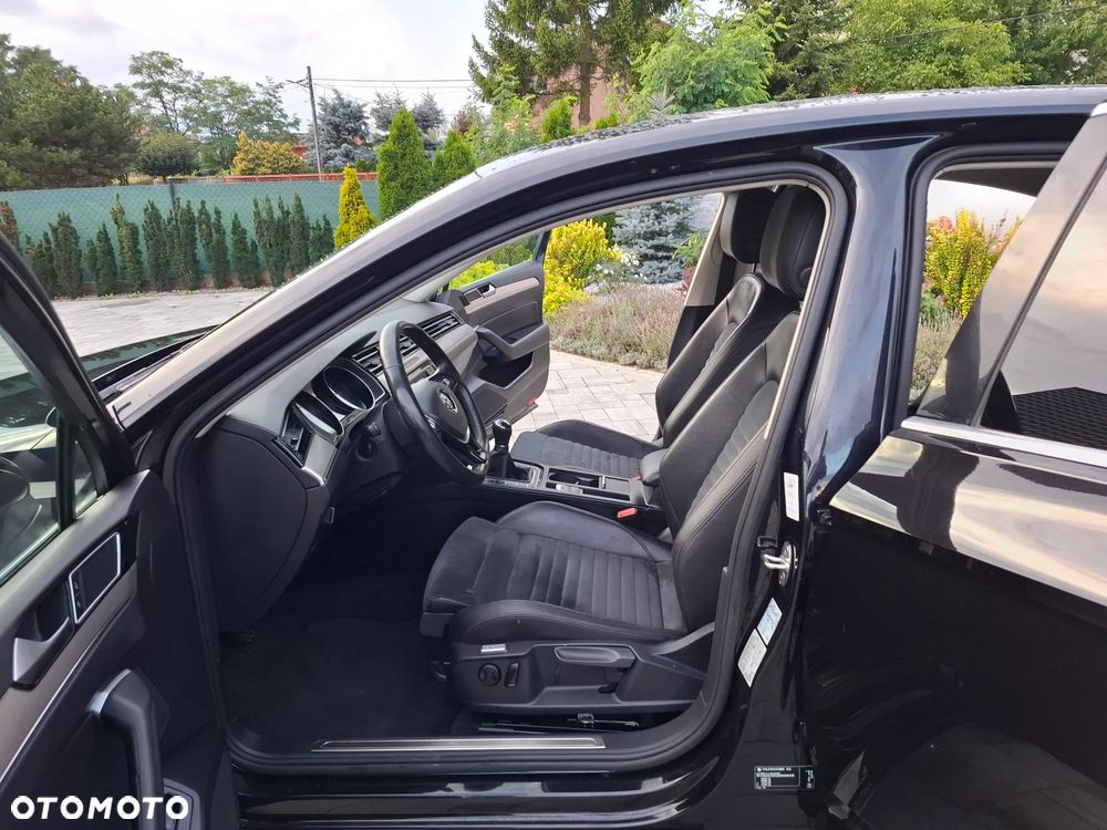 Volkswagen Passat 2.0 TDI (BlueMotion Technology) Highline - 28