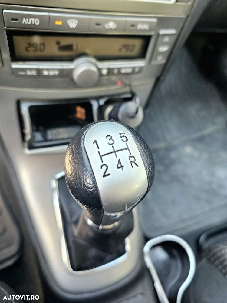 Toyota Avensis 1.8 VVT-i - 13
