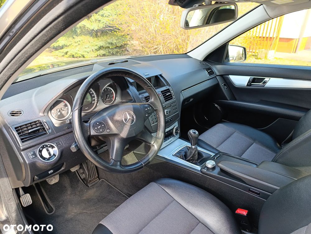 Mercedes-Benz Klasa C 180 CGI BlueEFFICIENCY Avantgarde - 5