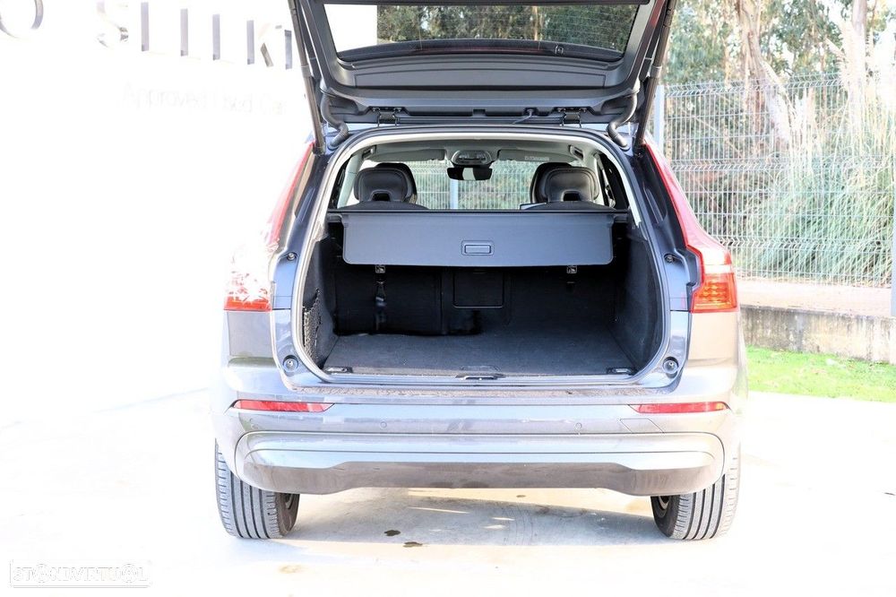 Volvo XC 60 2.0 B4 Momentum Plus - 3