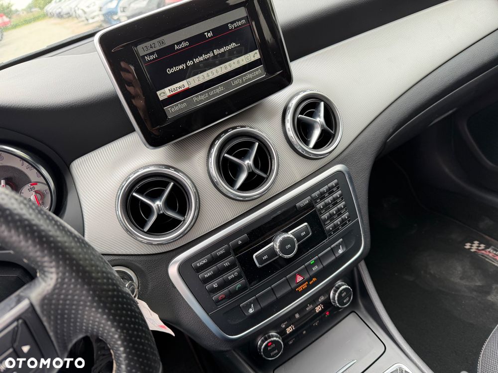 Mercedes-Benz GLA 200 Urban - 33