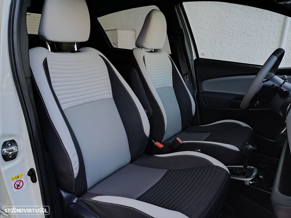Toyota Yaris 1.5 HSD Comfort +P.Style+P.Techno — fotografia 34