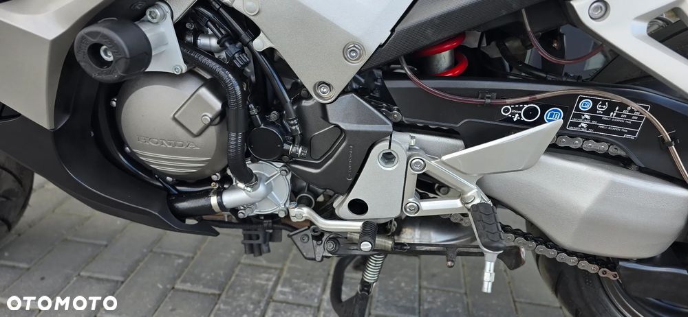 Honda VFR - 40