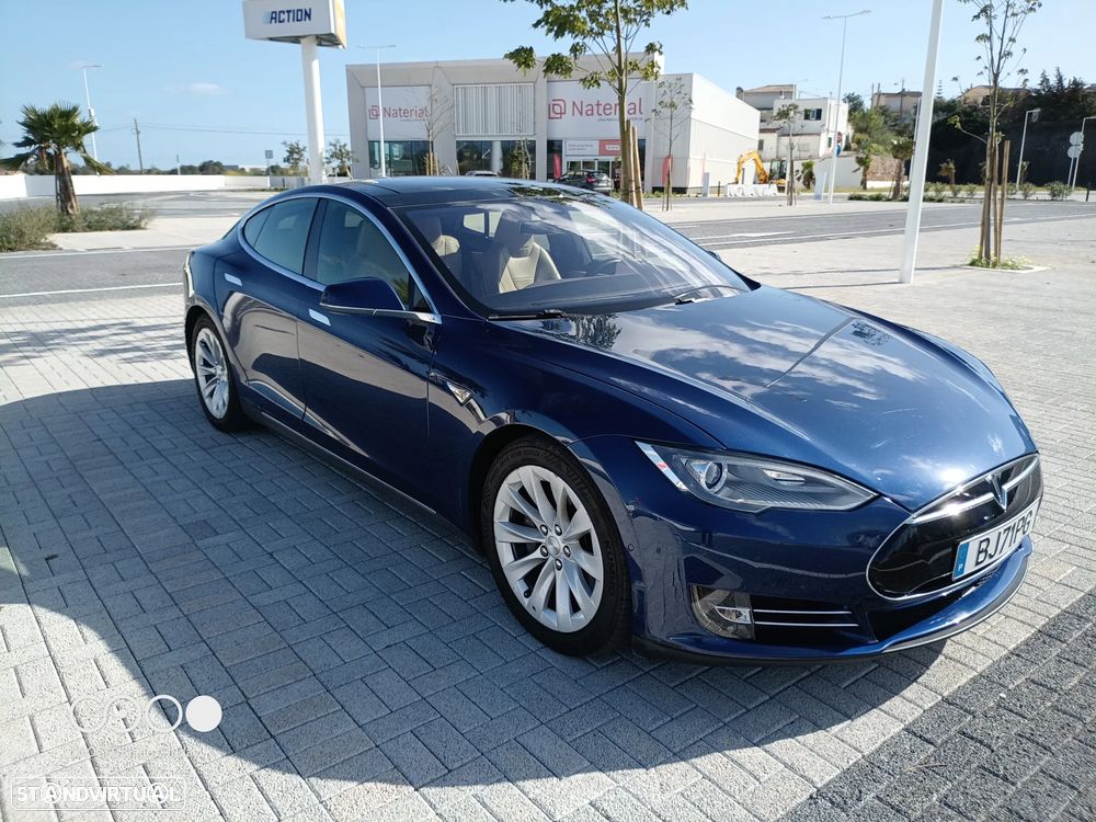 Tesla Model S - 19