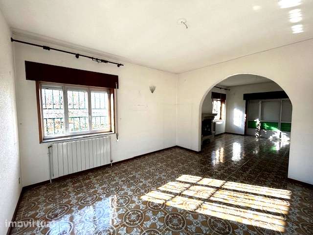 Moradia T4 isolada com jardim e garagem - Grande imagem: 2/17