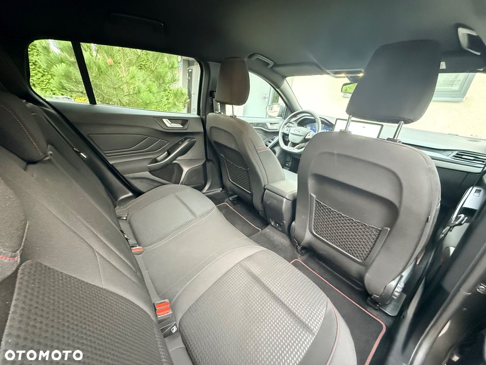 Ford Focus 1.0 EcoBoost mHEV ST-Line X - 25