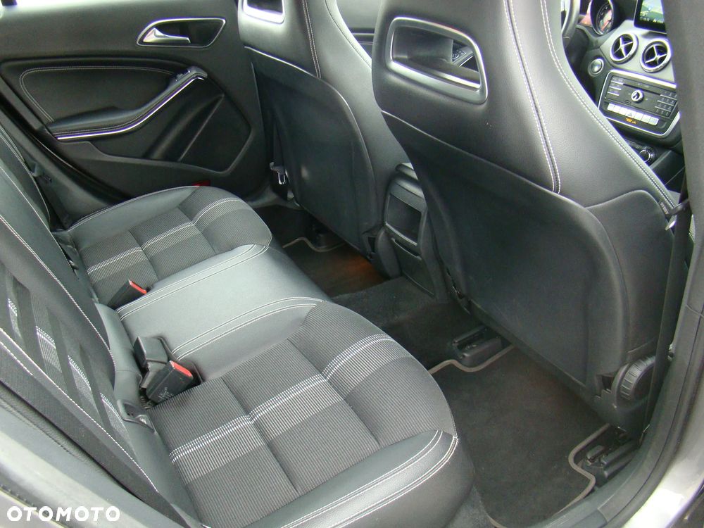 Mercedes-Benz CLA 200 UrbanStyle Edition - 33