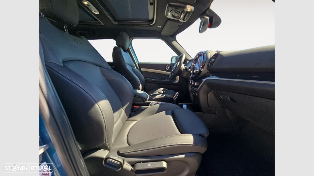 MINI Countryman Cooper SD ALL4 Auto — photo 3