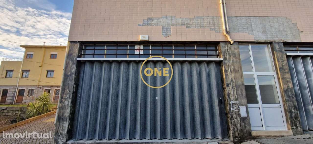 Armazém com 100 m2 de área total e pé direito de 4,5 metros em Bairro - Grande imagem: 2/15