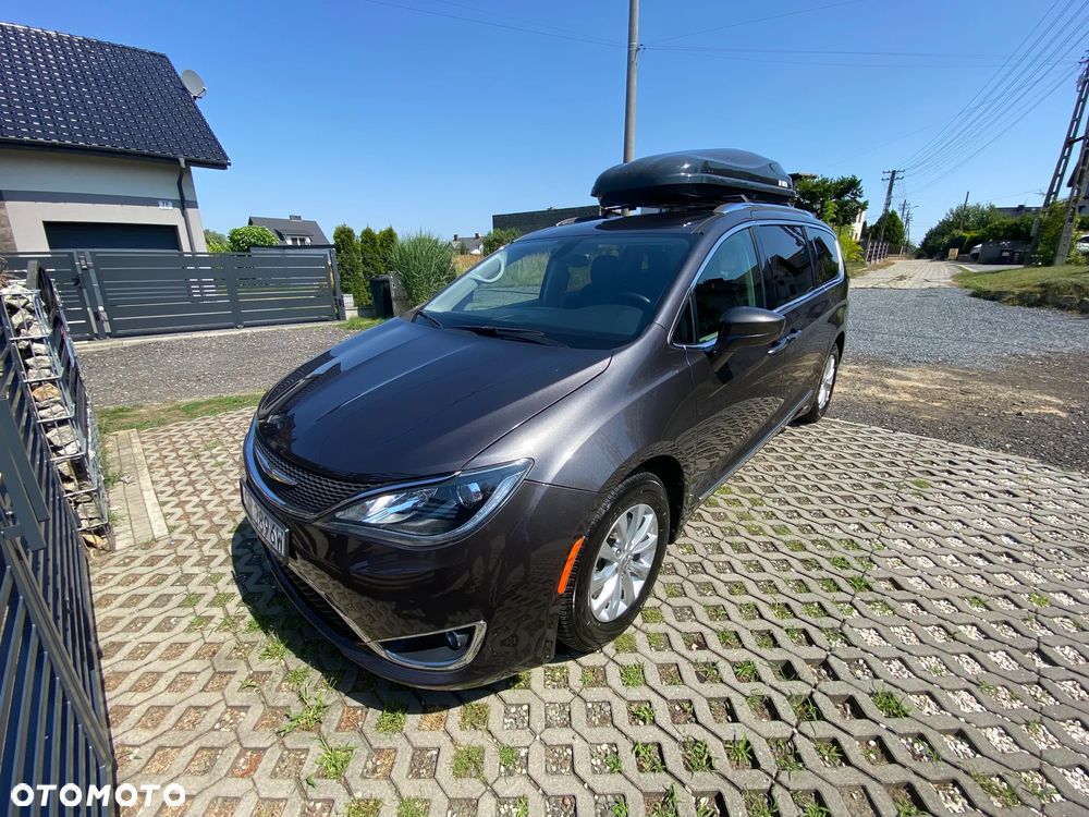 Chrysler Pacifica - 1