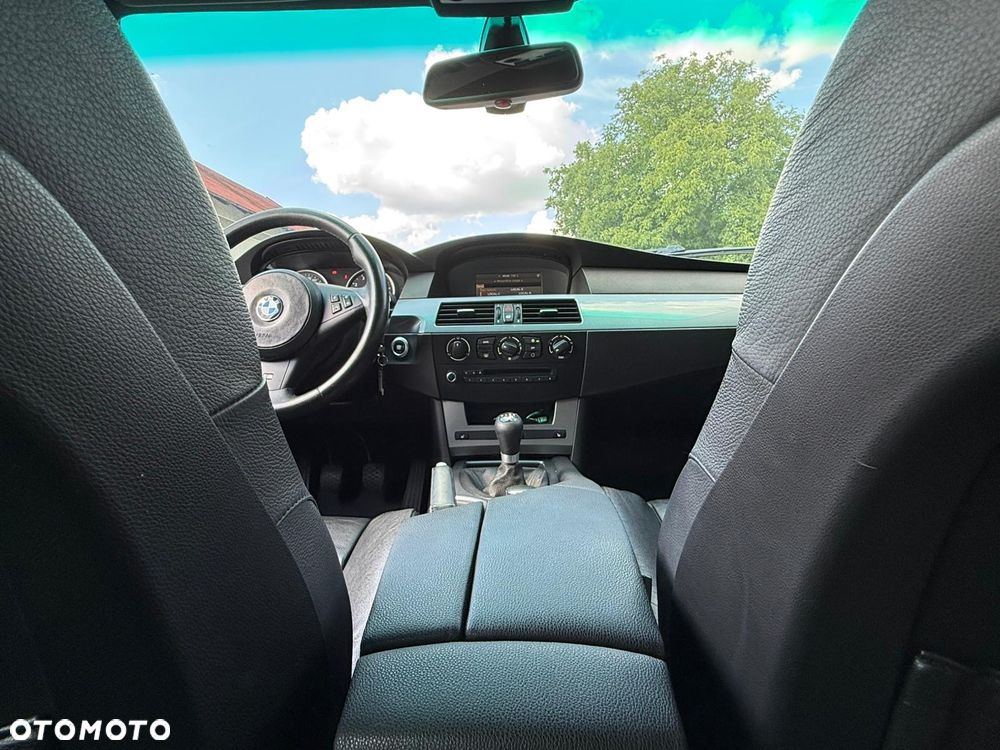 BMW Seria 5 523i - 26