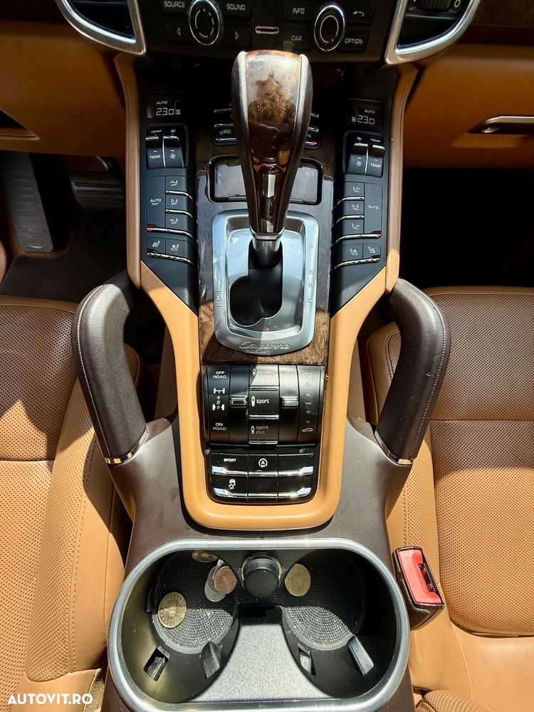 Porsche Cayenne - 16