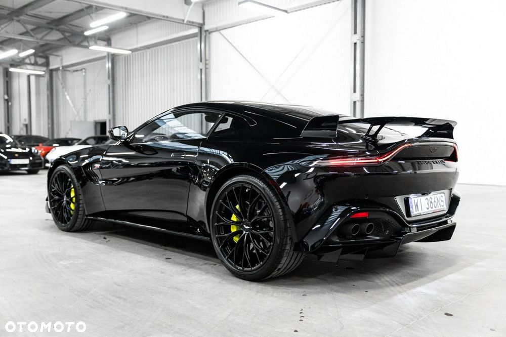 Aston Martin Vantage - 4