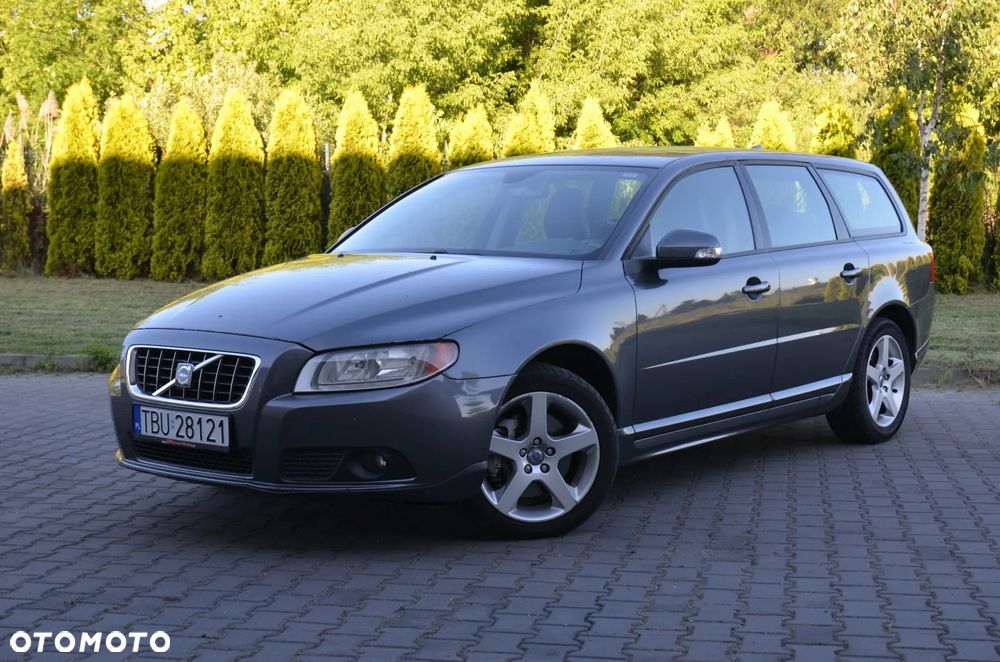 Volvo V70 2.4D Momentum - 1