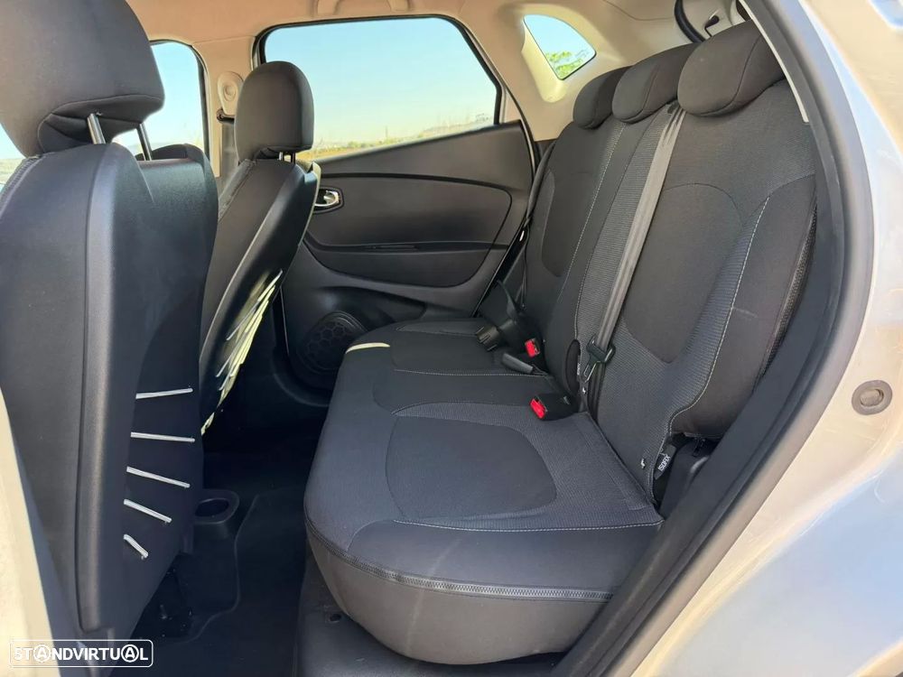 Renault Captur TCe 120 EDC Dynamique — fotografia 12