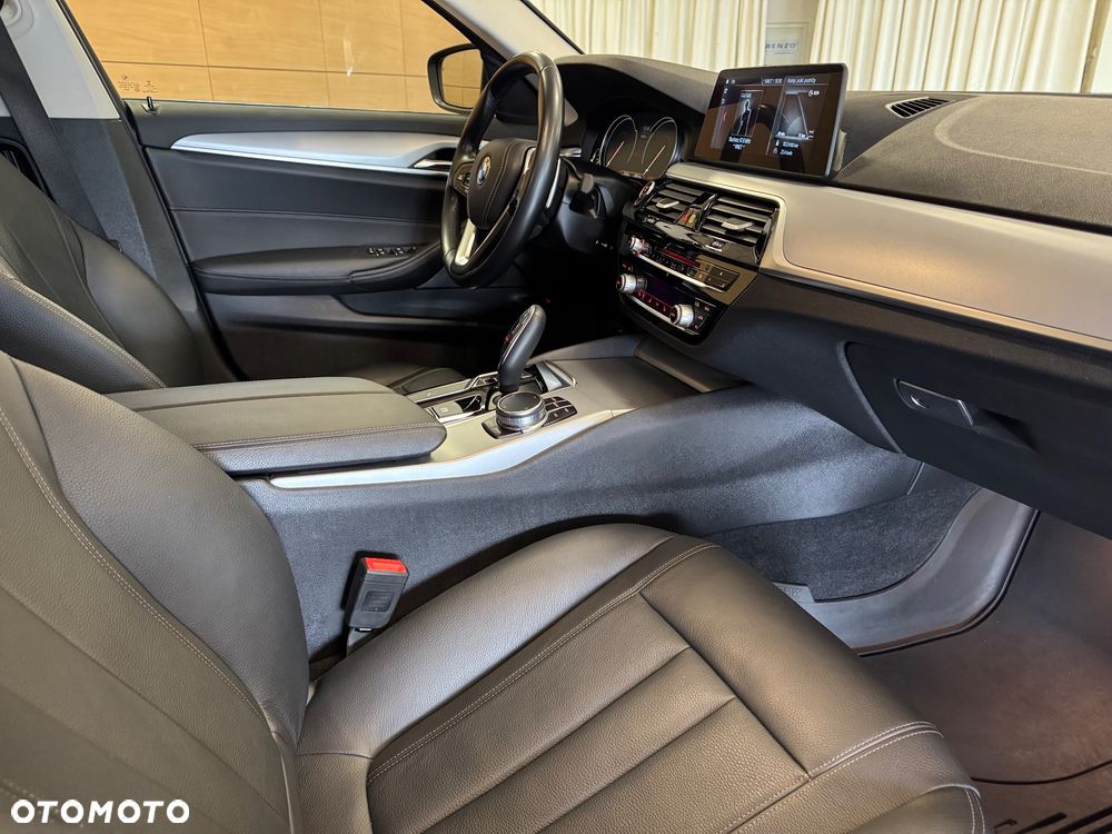 BMW Seria 5 520d xDrive - 17