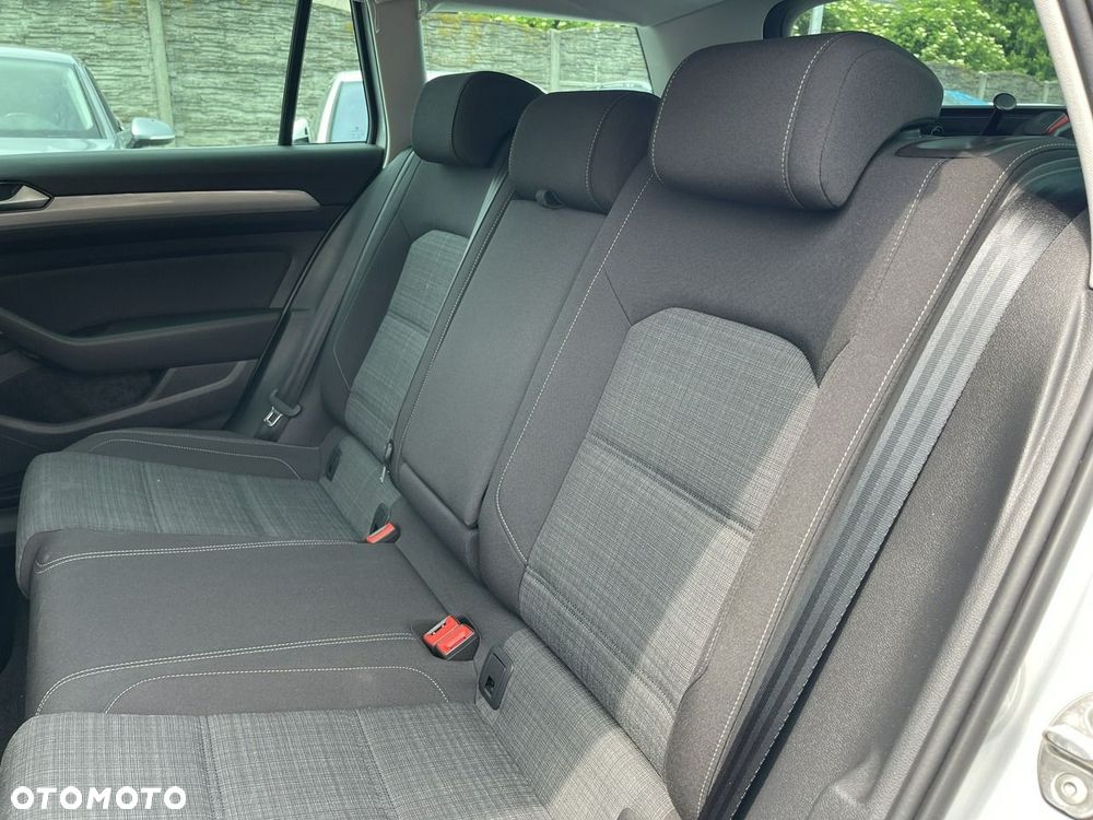 Volkswagen Passat Variant 2.0 TDI SCR DSG Conceptline - 15