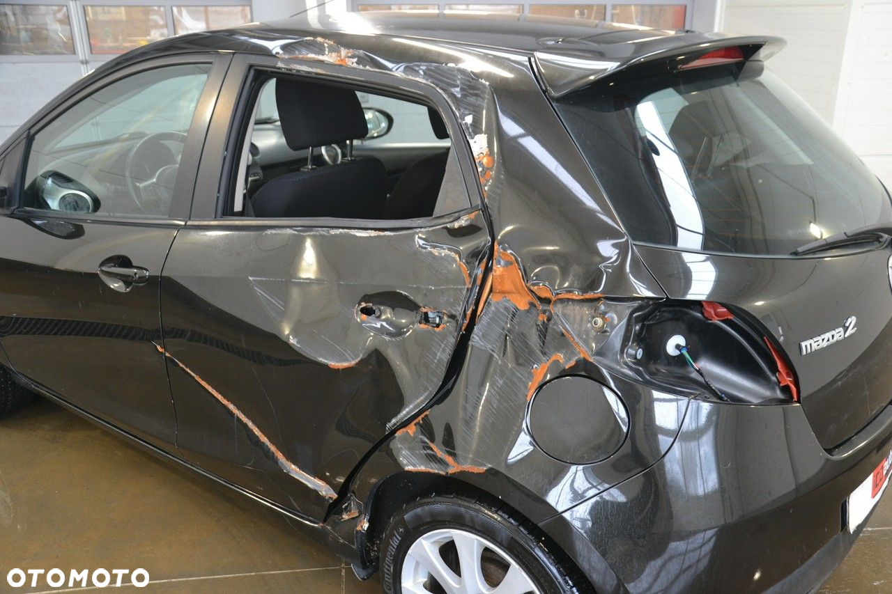Mazda 2 - 10